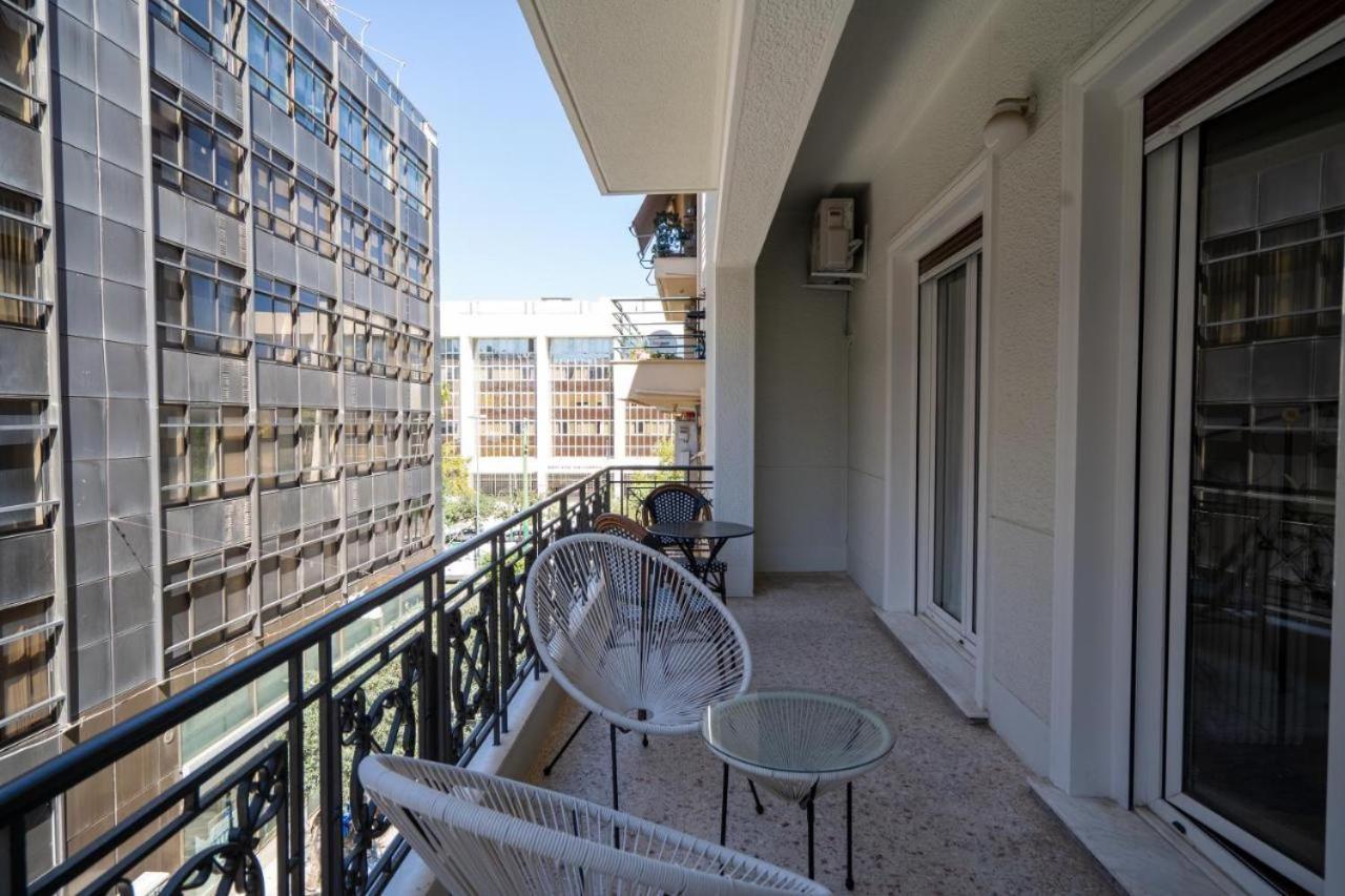 Vibrant Urban Getaway: Charming 2-Bedroom Near Bars, Parks, And Metro Athens Ngoại thất bức ảnh